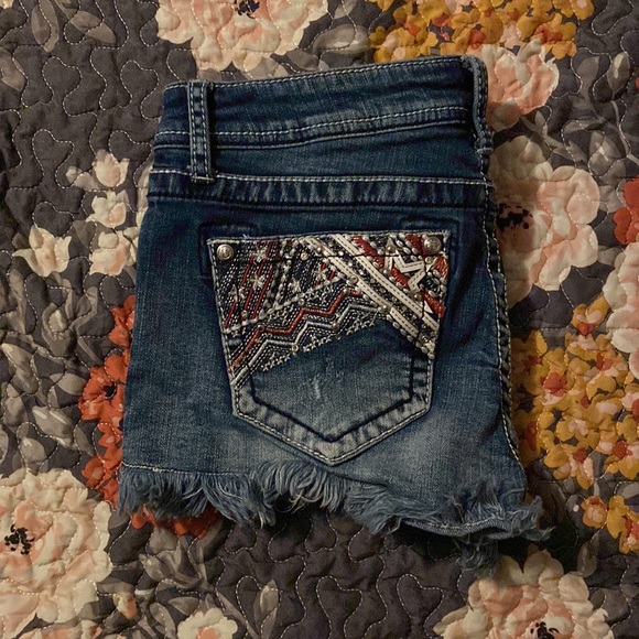 Short Short - Picture 2 of 3